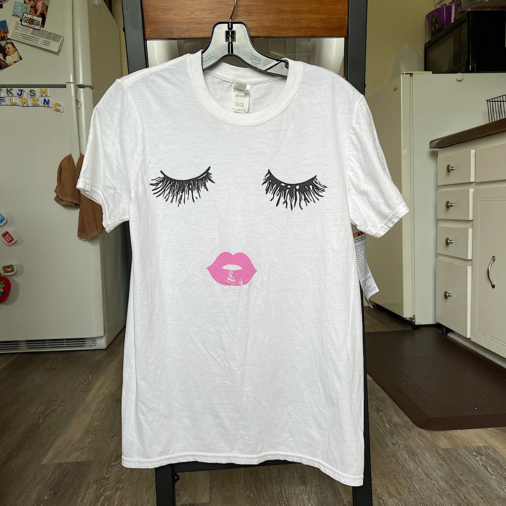 Gildan Eyes & Lips Tee